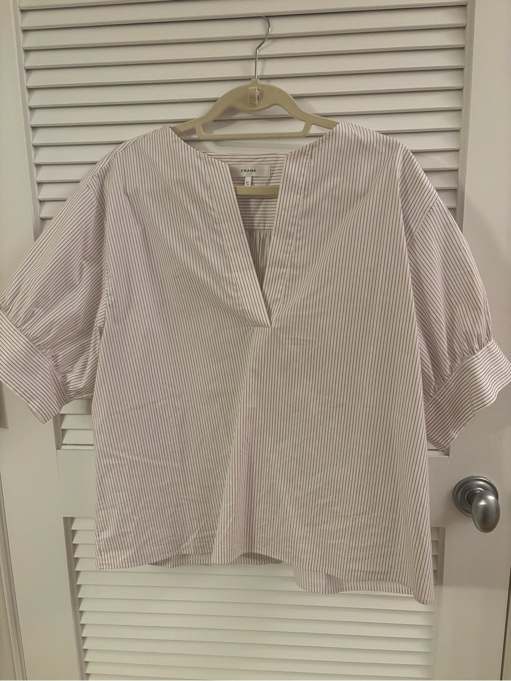 Frame Striped Split V-Neck Cotton top
